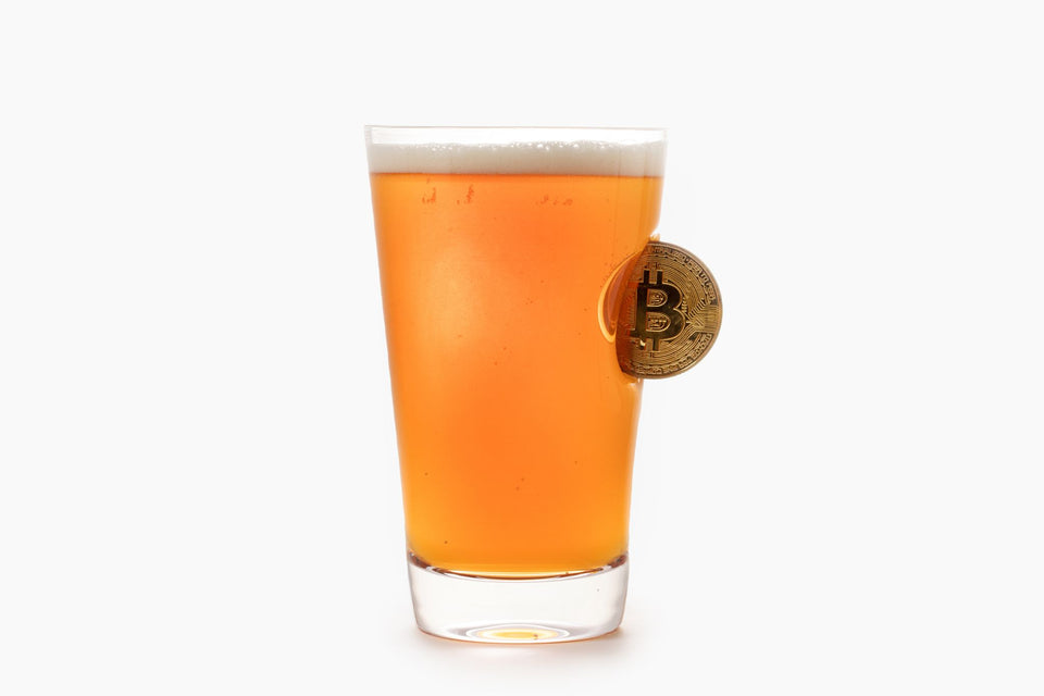 Pint Glass w/ Real Bitcoin - by JEM GLASS - Bitcoin gifts for men and women, unique and funny beer gifts for men, uncle, boss, son, father in law, dad, mom, boyfriend, and science enthusiast - Gemsho Glass
